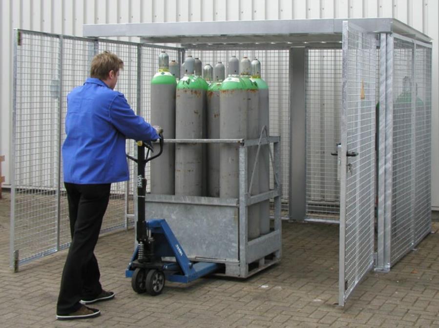 GASFLESSEN BERGING MET OF ZONDER DAK. DIVERSE AFMETINGEN